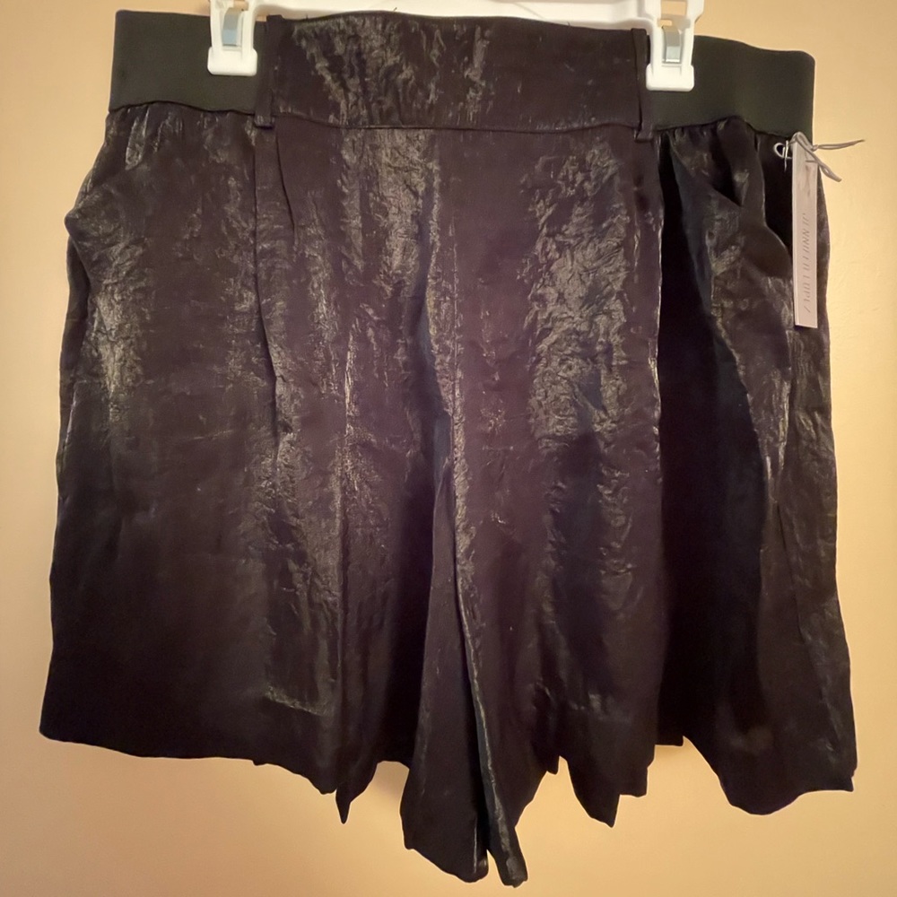 Faux velvet shorts